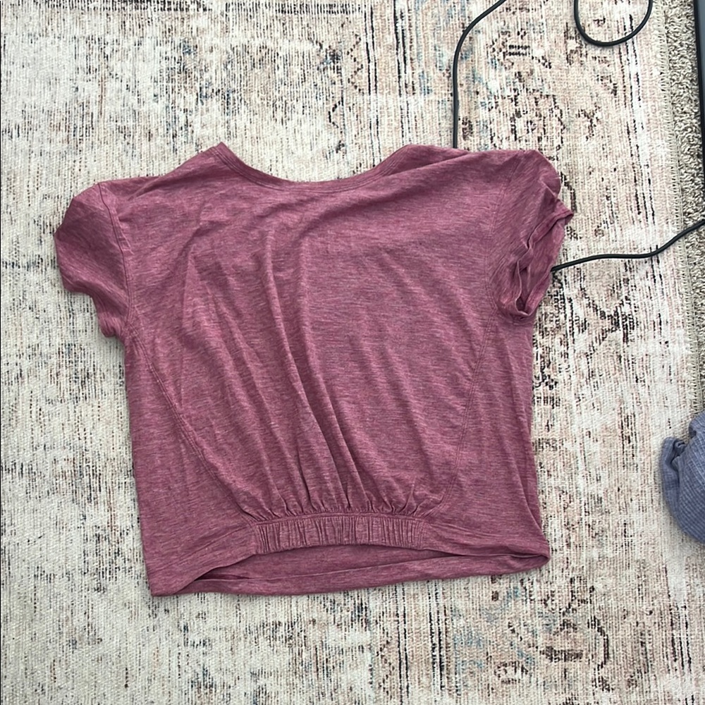 Lululemon Women's cropped Top